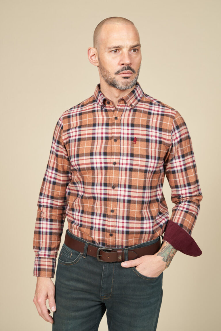 Chemise à carreaux à col boutonné