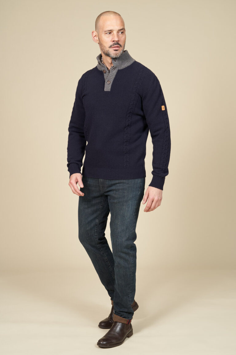 Pull col montant boutonné et torsades