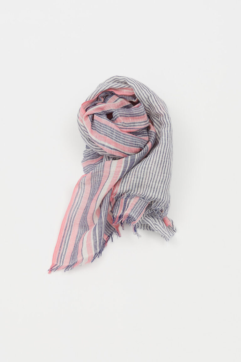 Scarf with thin stripes