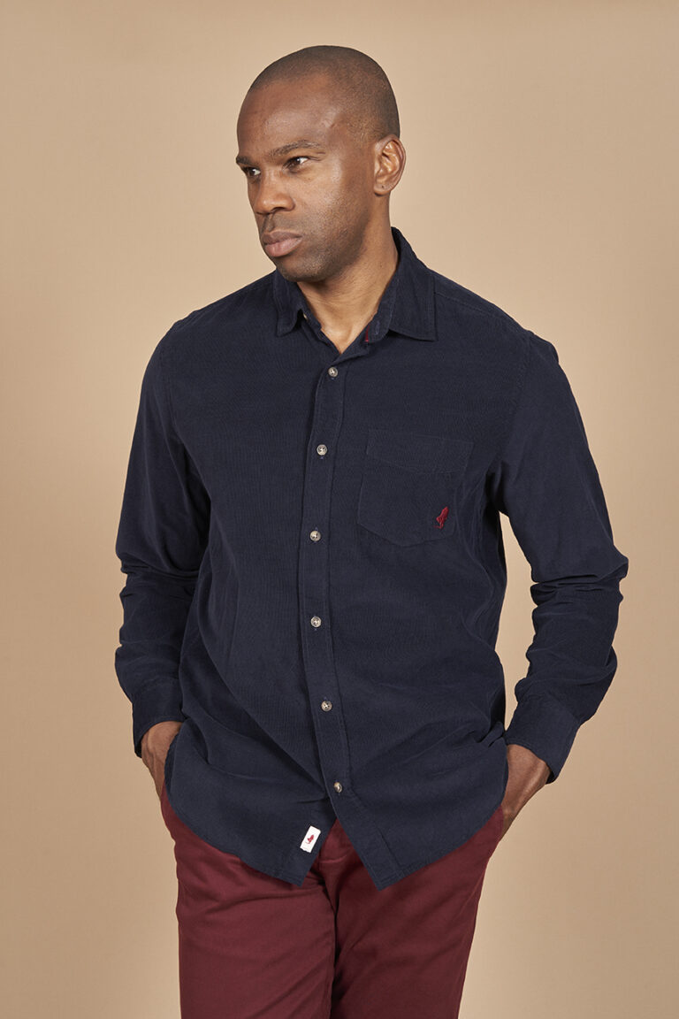 Chemise unie velours côtelé avec poche