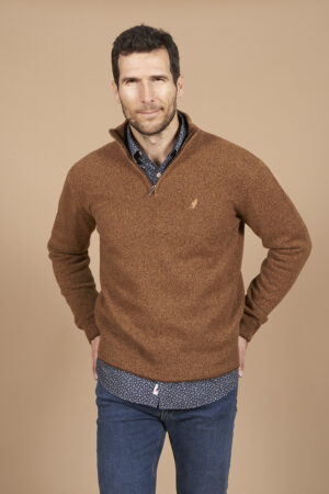 Polo shirt with contrasted collar