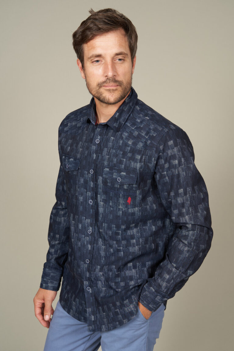 Chemise denim à motif ethnique