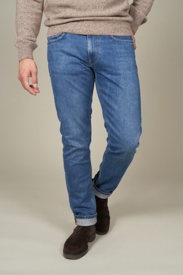 Regular tapered jeans leather details