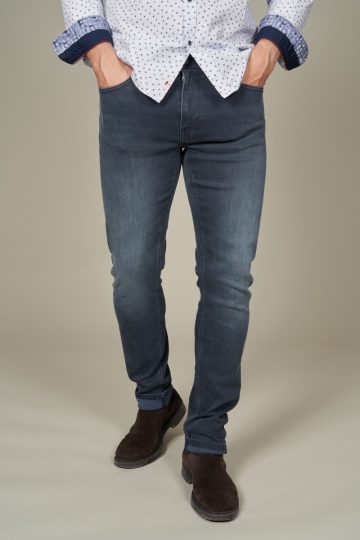 Colored stretch regular tapered jeans