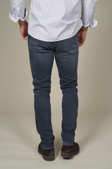 Colored stretch regular tapered jeans