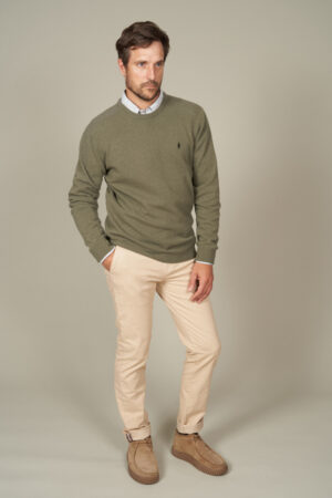 Round neck wool sweater: