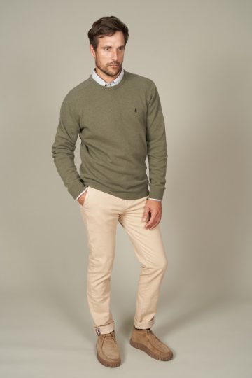 Round neck wool sweater: